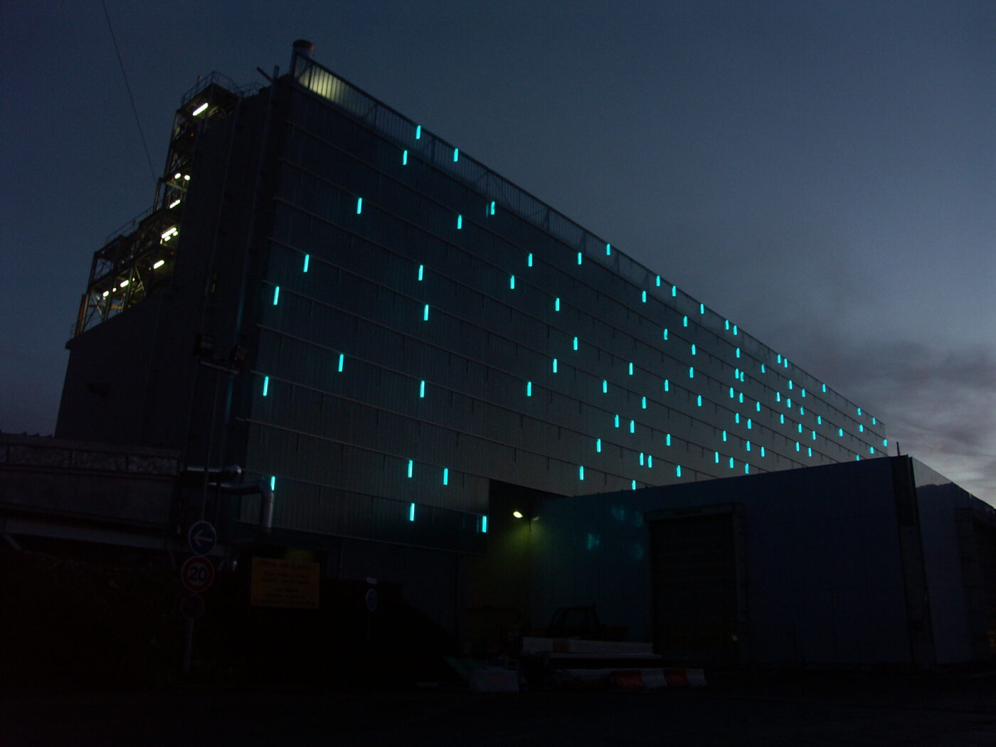 Waste plant lighting in Carrière-sur-Seine, France. Lighting design: Roger Narboni & Virginie Nicolas, CONCEPTO. Architects: studio Quirot & Vichard. Photo copyright : CONCEPTO.
